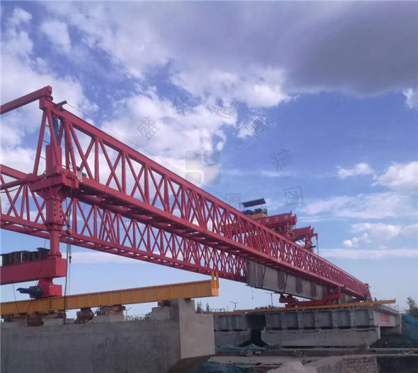 盛华集团丨300T-52m浙江架桥机安装调试完成